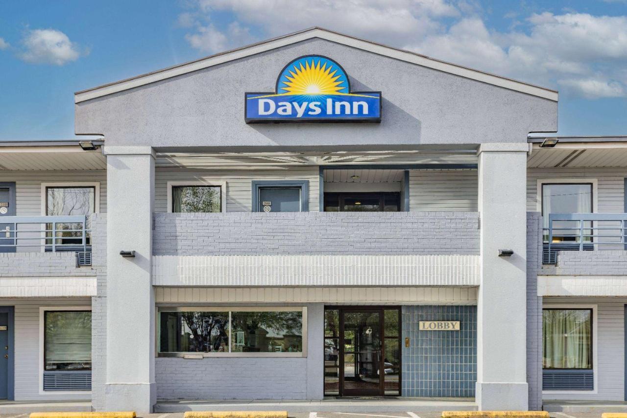 Days Inn By Wyndham Raleigh Glenwood-Crabtree Bagian luar foto